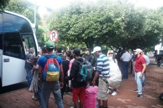 37 ciudadanos de nacionalidad extranjera que presentaban anotaciones por comportamientos contrarios a la convivencia ciudadana o que tenían vigente una orden de deportación administrativa o policial en su contra, fueron trasladados a zona fronteriza entre Colombia y Venezuela, en el departamento de Arauca.